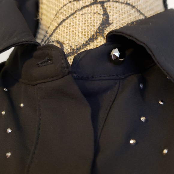 Candie's Sleeveless Blouse - Picture 8 of 12